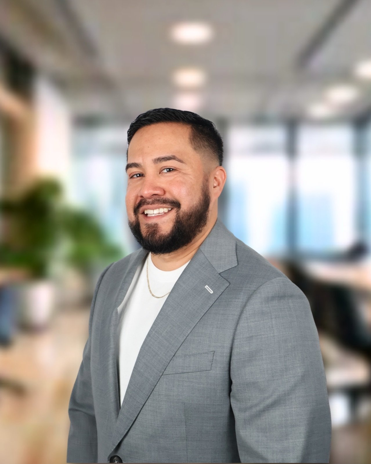 Gustavo Cervantes, Senior Loan Officer